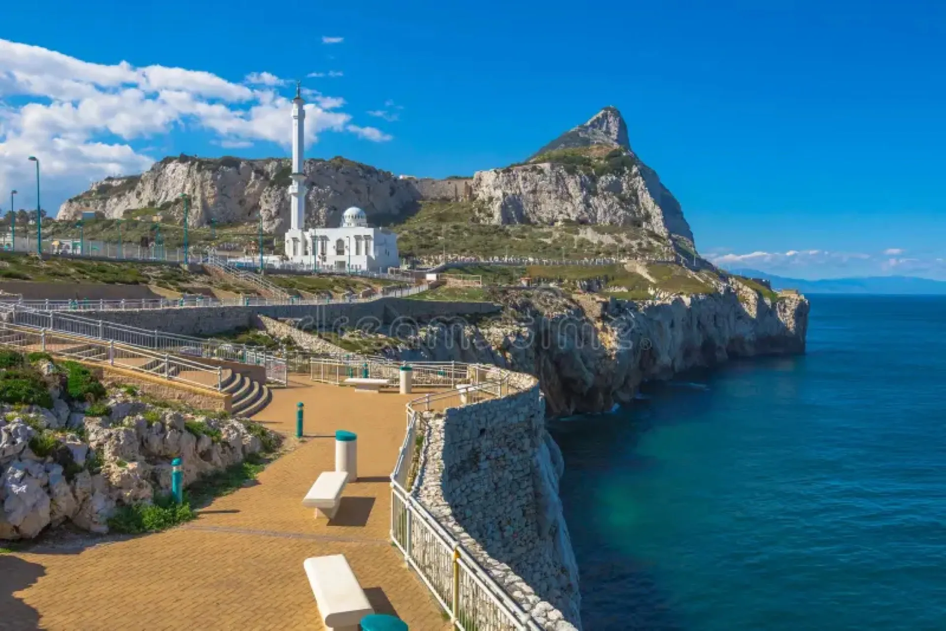 The terrace and the Strait